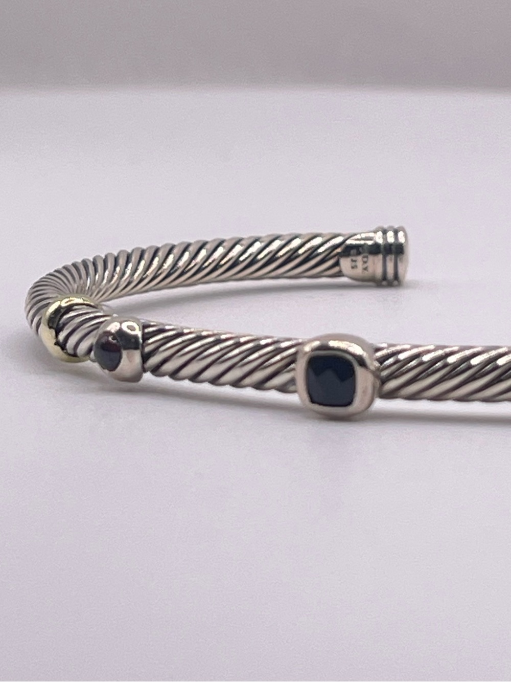 David Yurman 3mm Renaissance Bracelet with Gold, Black Onyx, and Garnet - Picture 4 of 12